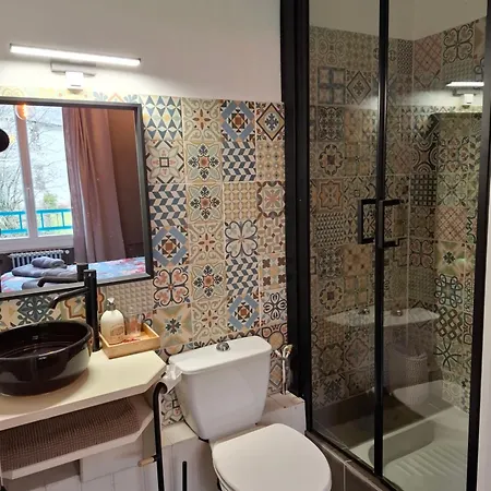 Chez Mikki Cassaniouze