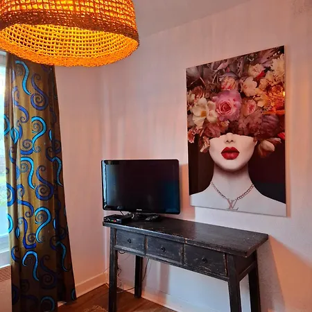 Chez Mikki Cassaniouze